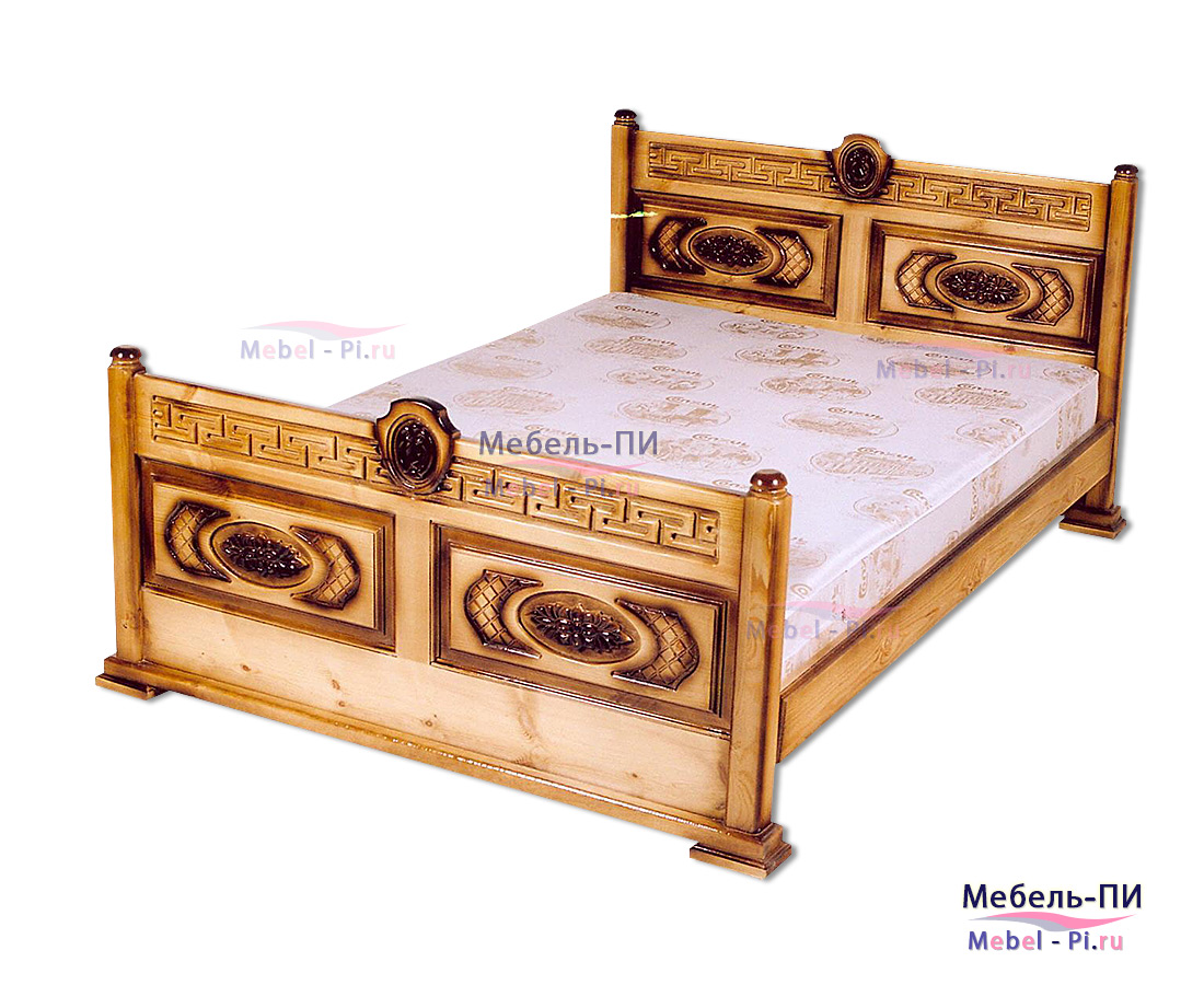 Деревянная кровать с резьбой